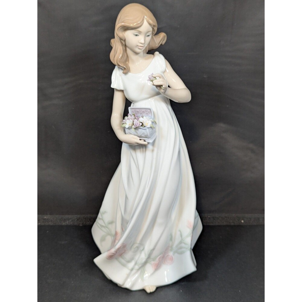 Lladro Treasures Of The Earth Woman Figurine #6921 New in Box